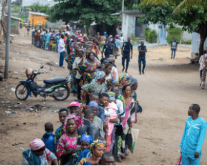 wachtrij-screeningsdag-benin